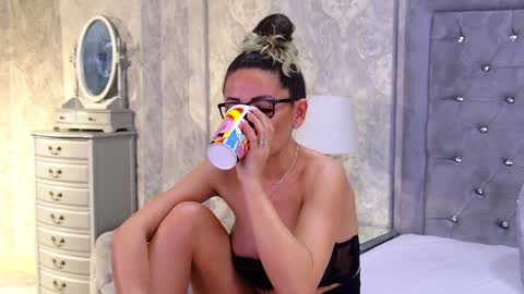 Snapshot of donna_klein chatting on February 7, 11:34 pm Donna online show from February 7, 11:34 pm