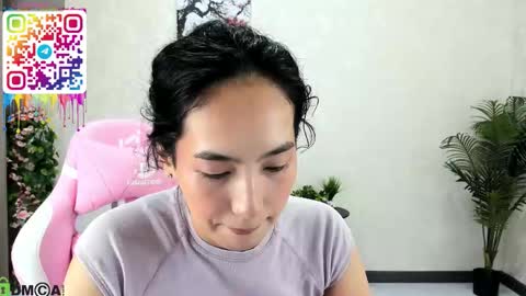 Snapshot of donnaa_drew chatting on October 14, 2:23 am Aura online show from October 14, 2:23 am