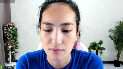 Snapshot of donnaa_drew chatting on October 23, 2:44 am Aura online show from October 23, 2:44 am