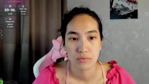 Snapshot of donnaa_drew chatting on December 3, 3:47 am Aura online show from December 3, 3:47 am