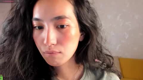 Snapshot of donnaa_drew chatting on December 15, 3:44 am Aura online show from December 15, 3:44 am