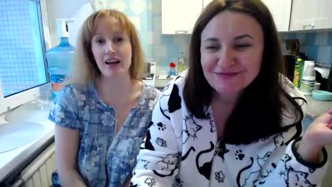 Snapshot of donnalimadonna chatting on January 14, 7:17 am Tatiana 43 curvy sexy body and Joanna redhead 39 years online show from January 14, 7:17 am