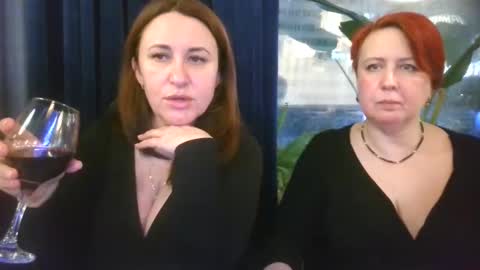 Snapshot of donnalimadonna chatting on January 22, 2:56 pm Tatiana 43 curvy sexy body and Joanna redhead 39 years online show from January 22, 2:56 pm
