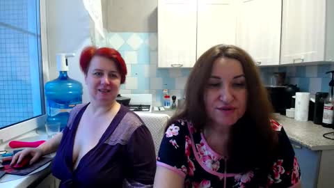 Snapshot of donnalimadonna chatting on January 27, 7:03 am Tatiana 43 curvy sexy body and Joanna redhead 39 years online show from January 27, 7:03 am
