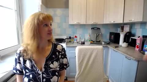 Snapshot of donnalimadonna chatting on October 2, 7:26 am Tatiana 43 curvy sexy body and Joanna redhead 39 years online show from October 2, 7:26 am