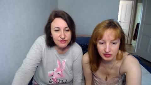 Snapshot of donnalimadonna chatting on April 24, 7:44 am Tatiana 43 curvy sexy body and Joanna redhead 39 years online show from April 24, 7:44 am