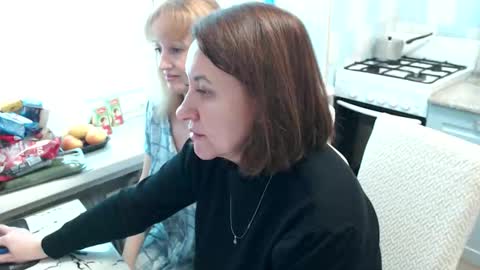 DonnaMagdalena online show from November 11, 8:25 am