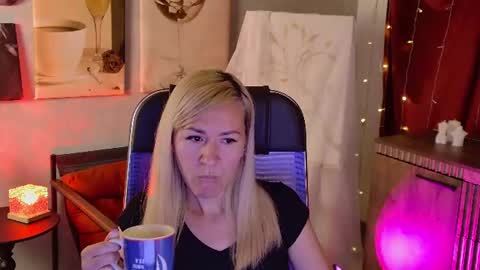 Donna online show from June 29, 7:47 pm