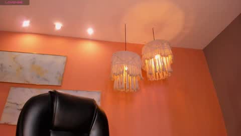  Donna Stonne  online show from December 6, 11:03 pm