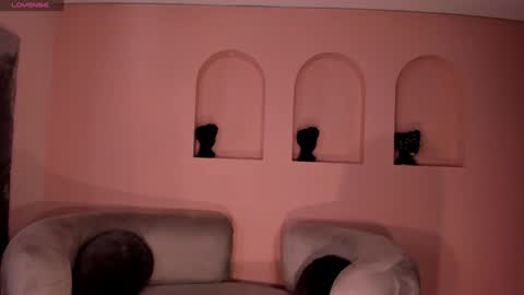  Donna Stonne  online show from December 7, 8:16 pm