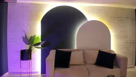  Donna Stonne  online show from September 24, 3:32 am