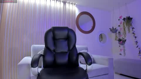  Donna Stonne  online show from October 3, 4:20 am