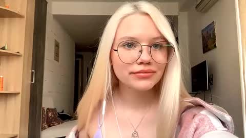 Stella online show from October 20, 12:16 pm