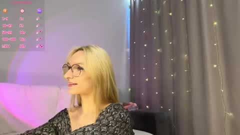 Snapshot of dontouchmyass chatting on November 16, 4:40 am Ely online show from November 16, 4:40 am