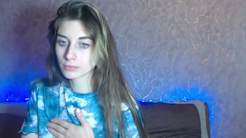 Snapshot of dora_blue_eyed chatting on December 9, 5:07 am Dora online show from December 9, 5:07 am