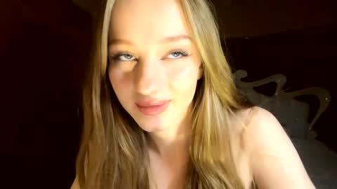 Anika online show from April 18, 8:20 pm