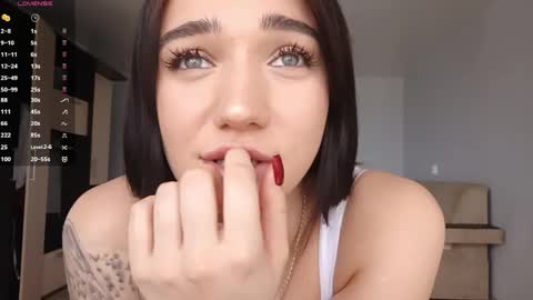 Jacqueline online show from April 4, 3:16 am