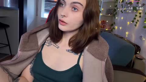 Snapshot of dorfmatratze_ chatting on February 12, 1:27 pm Alice online show from February 12, 1:27 pm