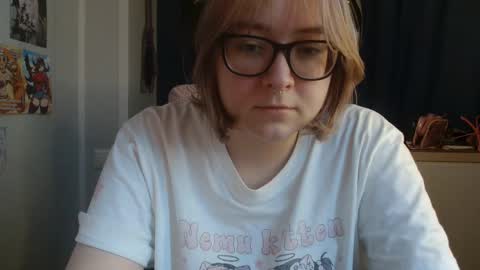 Snapshot of doriabodford chatting on October 20, 7:42 am Lola online show from October 20, 7:42 am
