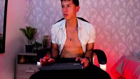 Snapshot of dorian_mystery chatting on December 3, 4:25 am dorian_mystery online show from December 3, 4:25 am
