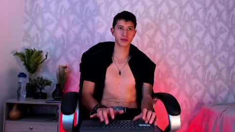 Snapshot of dorian_mystery chatting on December 9, 2:34 am dorian_mystery online show from December 9, 2:34 am