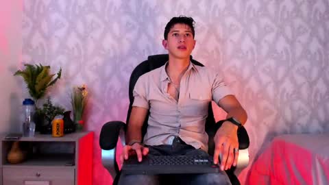 Snapshot of dorian_mystery chatting on December 12, 7:08 am dorian_mystery online show from December 12, 7:08 am