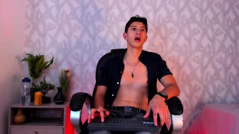 Snapshot of dorian_mystery chatting on December 15, 7:35 am dorian_mystery online show from December 15, 7:35 am