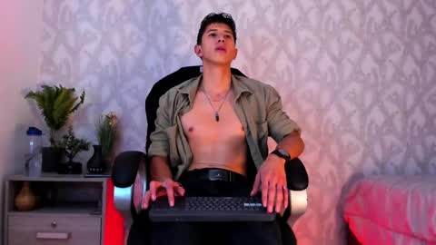 Snapshot of dorian_mystery chatting on December 17, 4:34 am dorian_mystery online show from December 17, 4:34 am