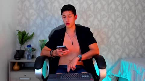 Snapshot of dorian_mystery chatting on January 18, 8:31 am dorian_mystery online show from January 18, 8:31 am