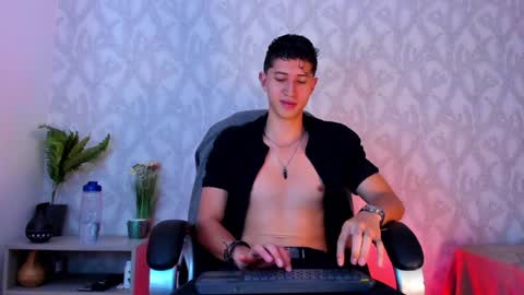 Snapshot of dorian_mystery chatting on January 26, 6:38 am dorian_mystery online show from January 26, 6:38 am