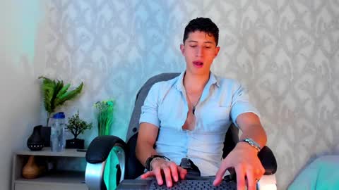 Snapshot of dorian_mystery chatting on January 29, 4:47 am dorian_mystery online show from January 29, 4:47 am
