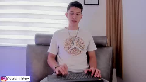 dorian_mystery online show from March 7, 3:20 pm