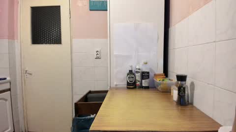 Snapshot of doriancretu95 chatting on December 1, 8:53 pm menu below online show from December 1, 8:53 pm