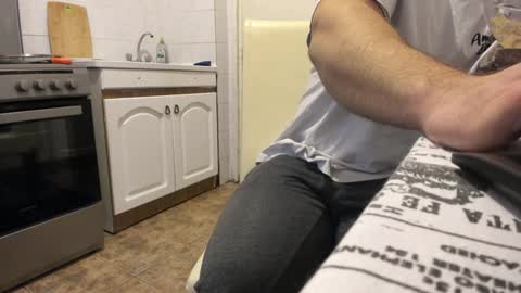 Snapshot of doriancretu95 chatting on December 22, 11:22 am menu below online show from December 22, 11:22 am