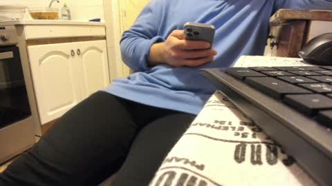 Snapshot of doriancretu95 chatting on December 25, 6:09 pm menu below online show from December 25, 6:09 pm