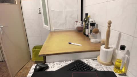 Snapshot of doriancretu95 chatting on January 27, 7:35 am menu below online show from January 27, 7:35 am