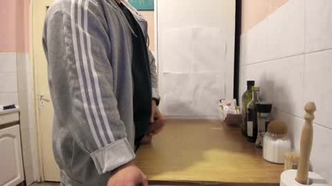 Snapshot of doriancretu95 chatting on February 9, 3:12 pm menu below online show from February 9, 3:12 pm