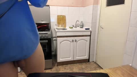 Snapshot of doriancretu95 chatting on February 13, 3:56 pm menu below online show from February 13, 3:56 pm