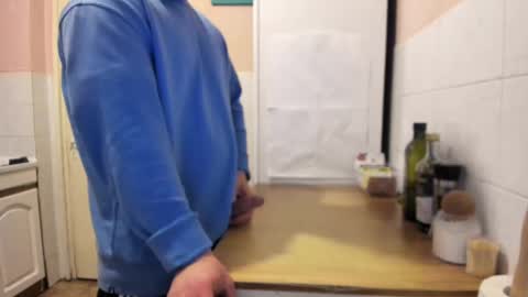 Snapshot of doriancretu95 chatting on February 18, 9:42 pm menu below online show from February 18, 9:42 pm