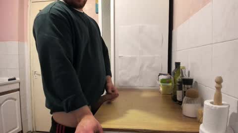 Snapshot of doriancretu95 chatting on February 25, 7:47 pm menu below online show from February 25, 7:47 pm