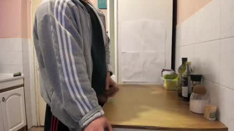 Snapshot of doriancretu95 chatting on February 27, 5:24 am menu below online show from February 27, 5:24 am