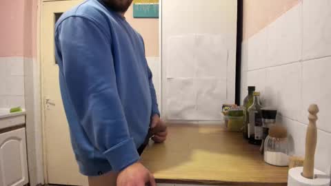 Snapshot of doriancretu95 chatting on March 5, 6:45 pm menu below online show from March 5, 6:45 pm