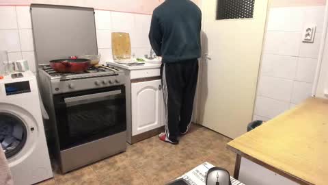 Snapshot of doriancretu95 chatting on March 10, 6:12 pm menu below online show from March 10, 6:12 pm