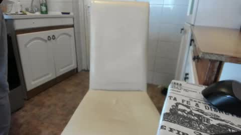 Snapshot of doriancretu95 chatting on November 16, 9:37 am menu below online show from November 16, 9:37 am