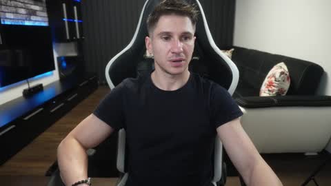 Dorian Reyes online show from December 17, 11:27 pm
