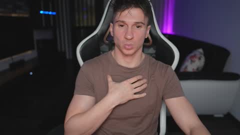 Dorian Reyes online show from December 20, 11:56 pm