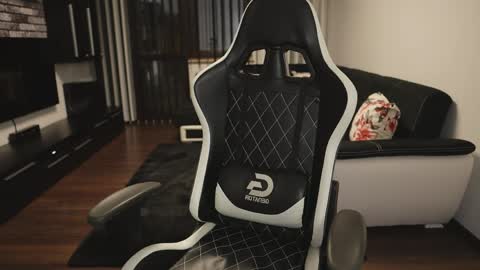 Dorian Reyes online show from April 5, 1:36 am