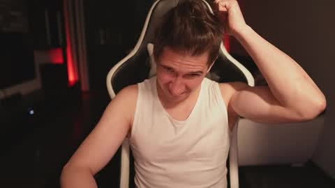 Dorian Reyes online show from May 28, 11:46 pm