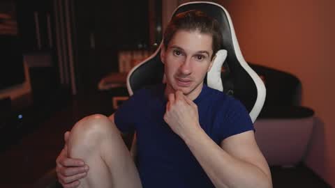Dorian Reyes online show from June 1, 11:39 pm