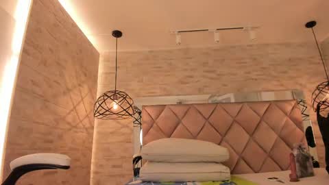  DOROTHY online show from February 22, 3:01 am